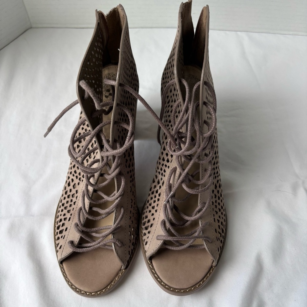 New Vince Camuto Tan Lace-Up Open Toe Shoes Boots with Perforated Design
